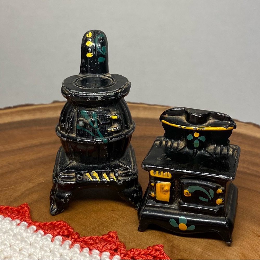 Vintage 1960s Black Cast Iron Miniature Stoves Salt and Pepper Set